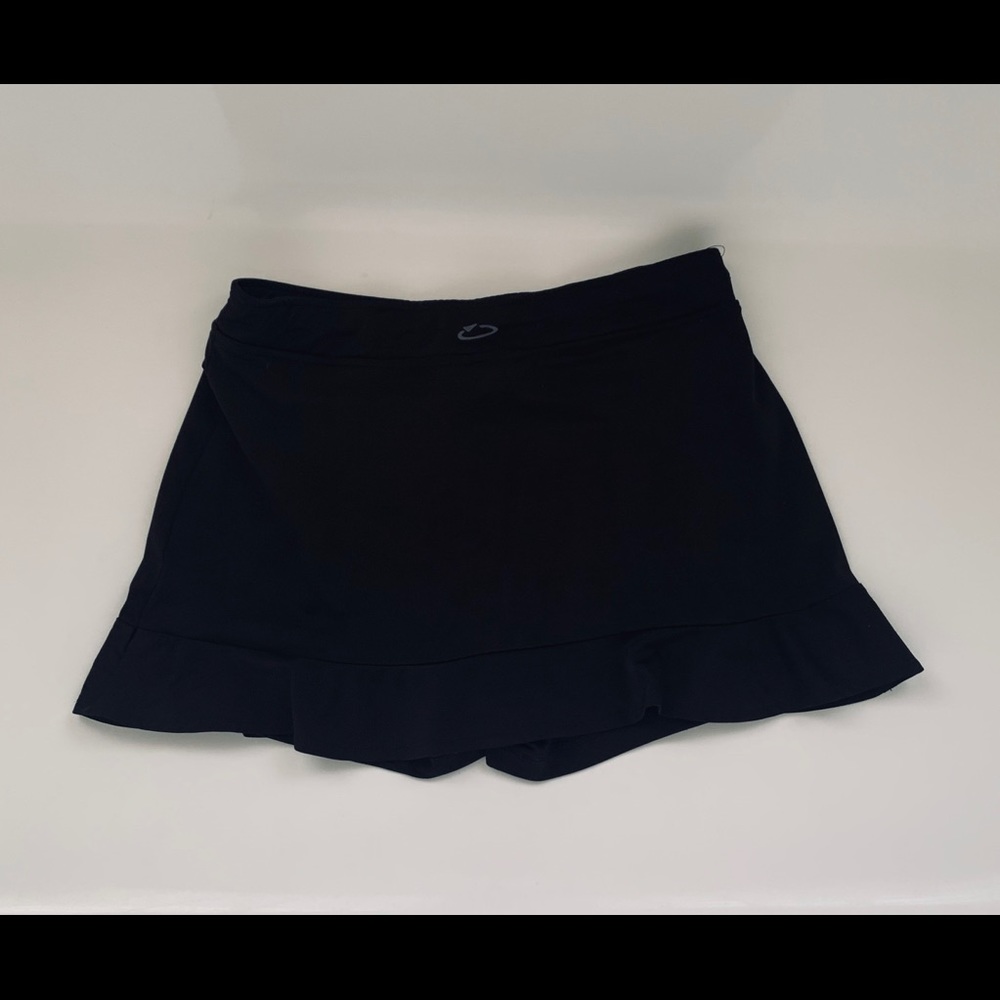 Ikonik Fitness yoga skort medium ruffled hemline
